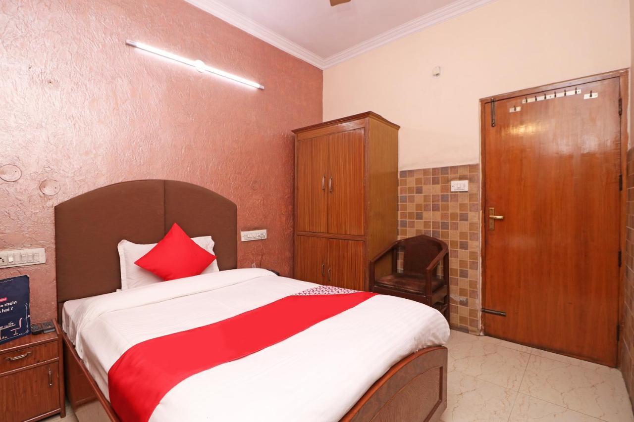 Oyo 29304 Hotel Pooja Yamuna Nagar Bagian luar foto
