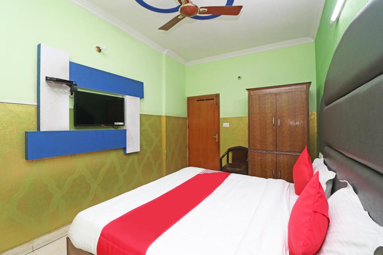 Oyo 29304 Hotel Pooja Yamuna Nagar Bagian luar foto