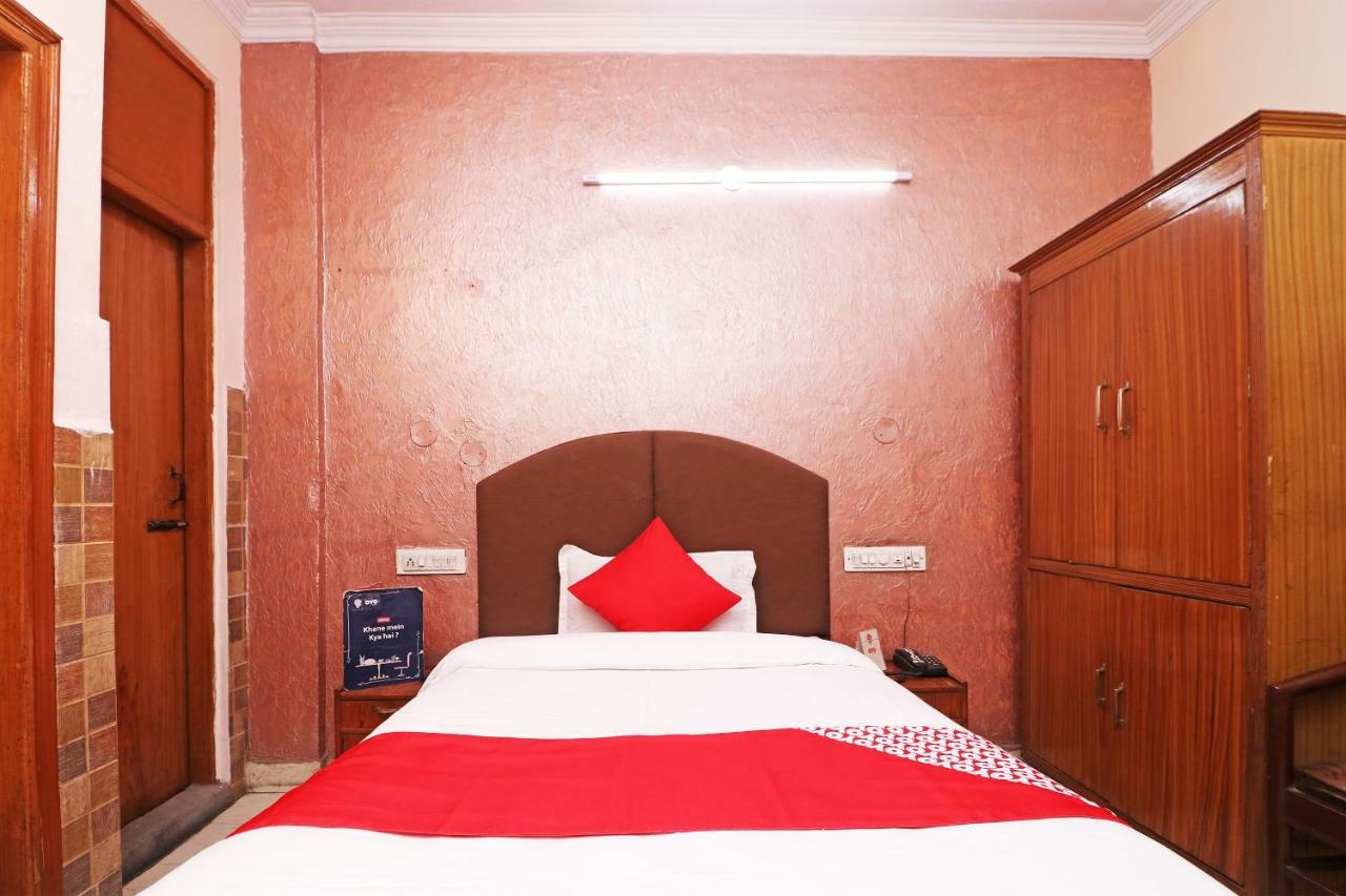 Oyo 29304 Hotel Pooja Yamuna Nagar Bagian luar foto