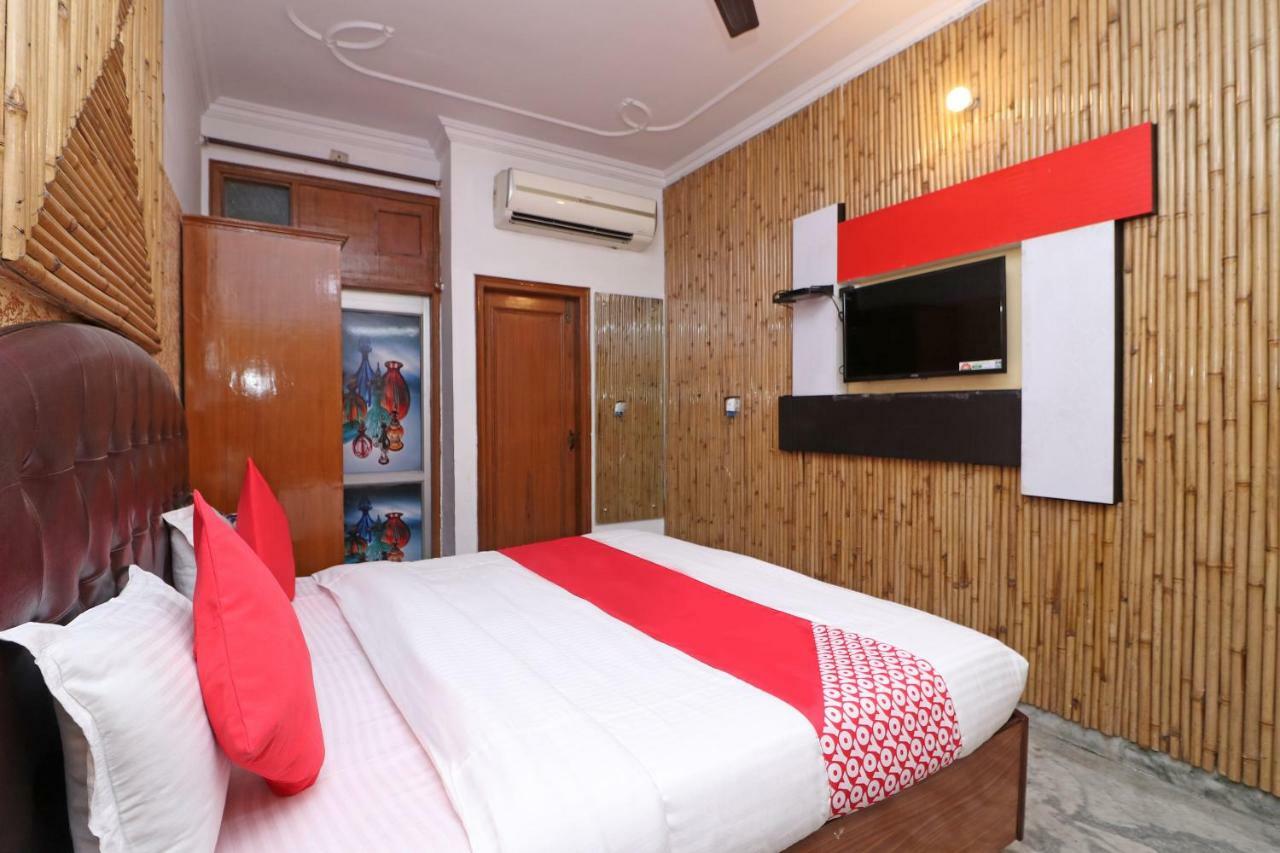 Oyo 29304 Hotel Pooja Yamuna Nagar Bagian luar foto