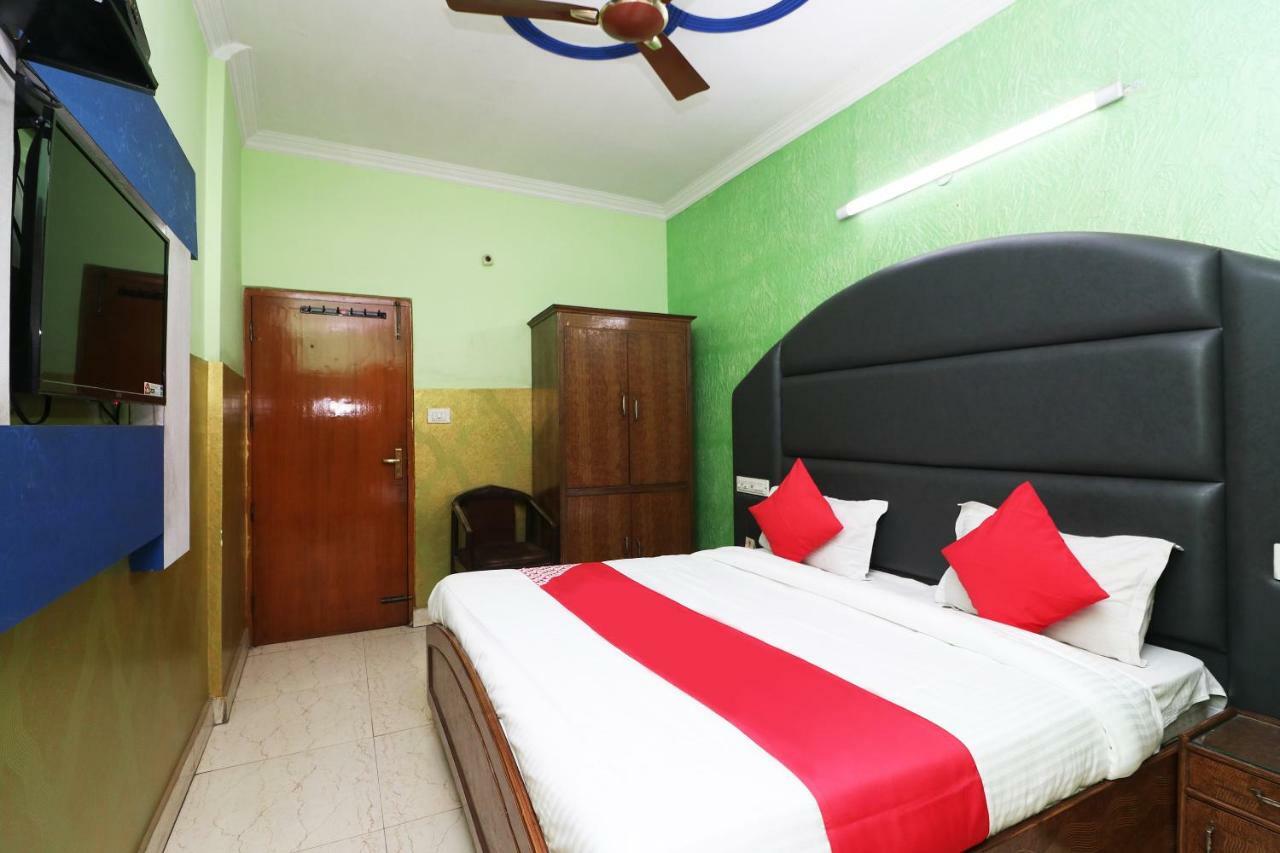 Oyo 29304 Hotel Pooja Yamuna Nagar Bagian luar foto