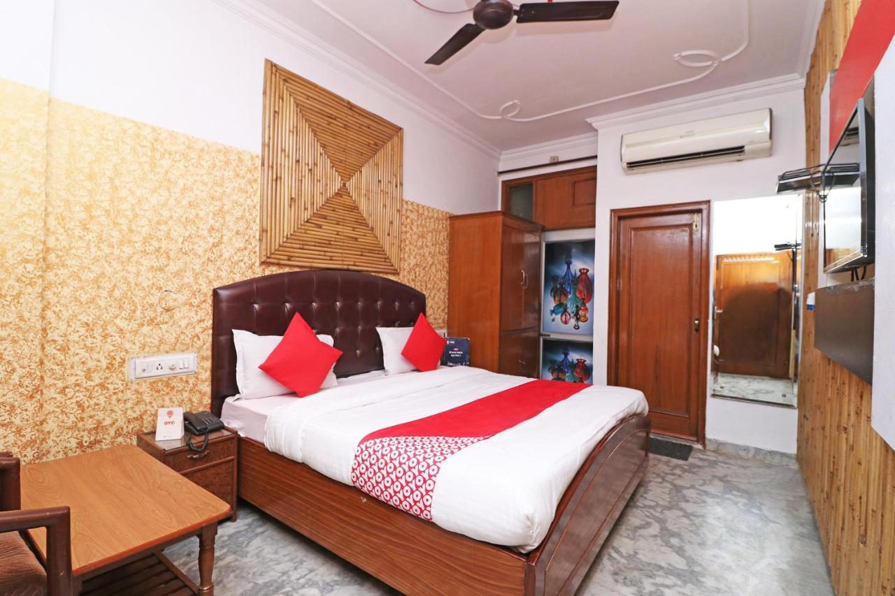 Oyo 29304 Hotel Pooja Yamuna Nagar Bagian luar foto