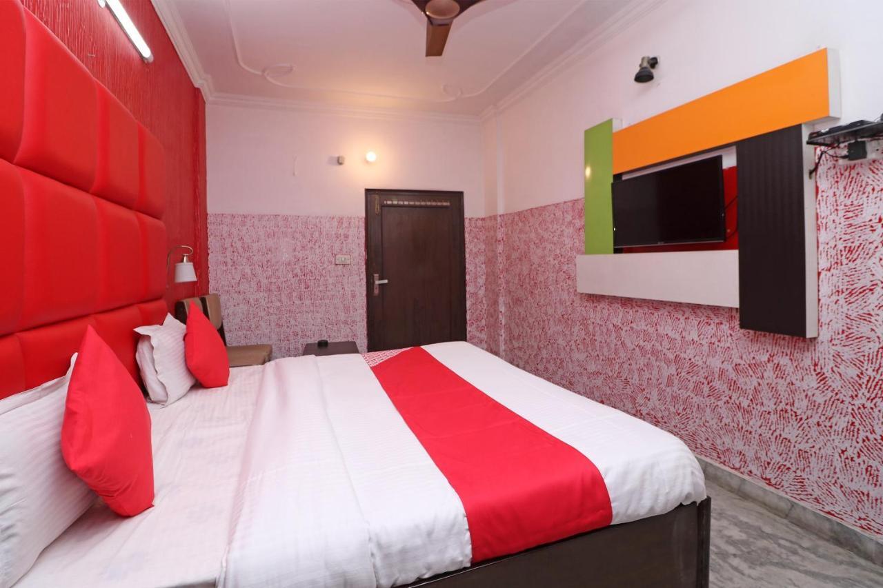 Oyo 29304 Hotel Pooja Yamuna Nagar Bagian luar foto