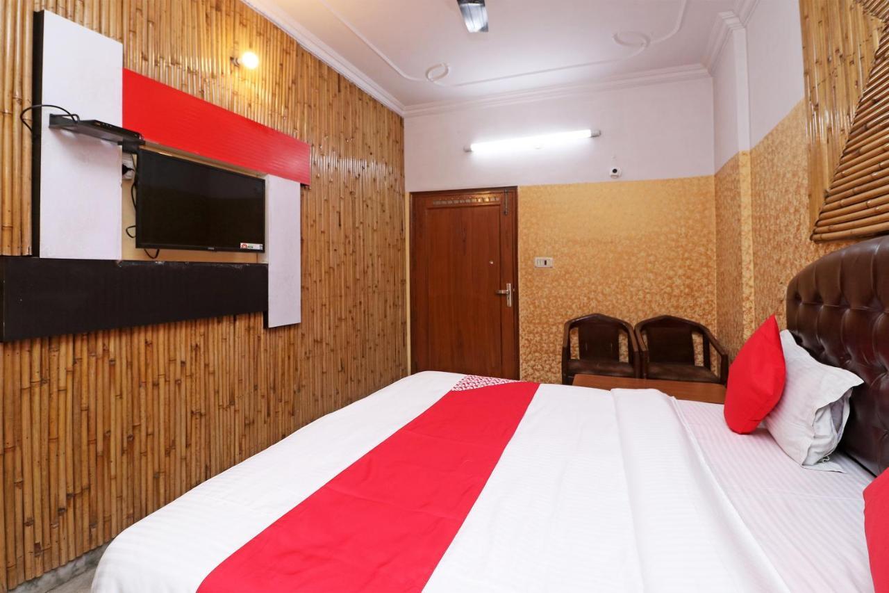 Oyo 29304 Hotel Pooja Yamuna Nagar Bagian luar foto