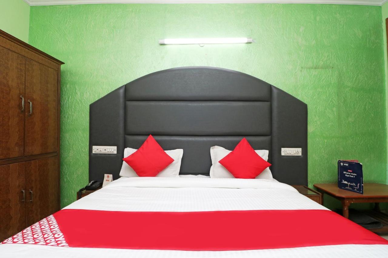 Oyo 29304 Hotel Pooja Yamuna Nagar Bagian luar foto