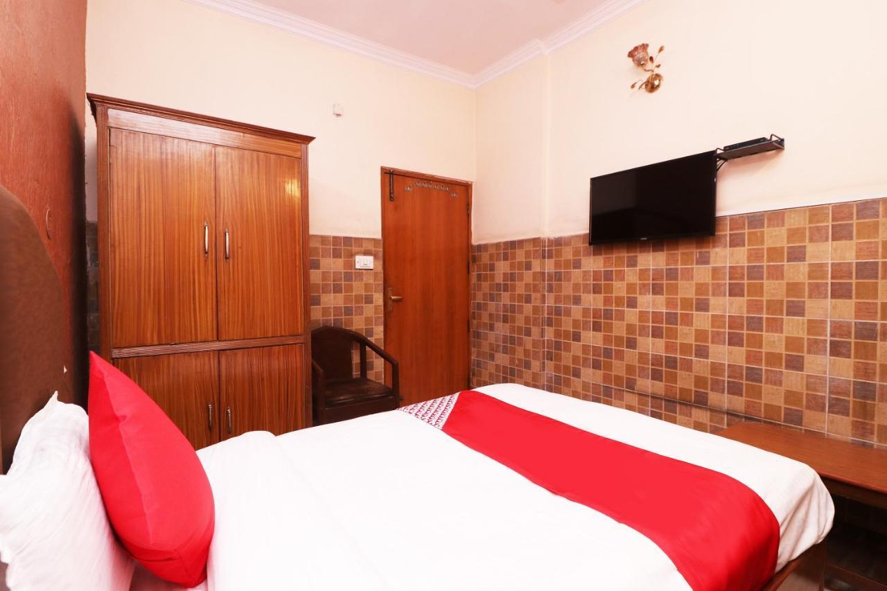 Oyo 29304 Hotel Pooja Yamuna Nagar Bagian luar foto